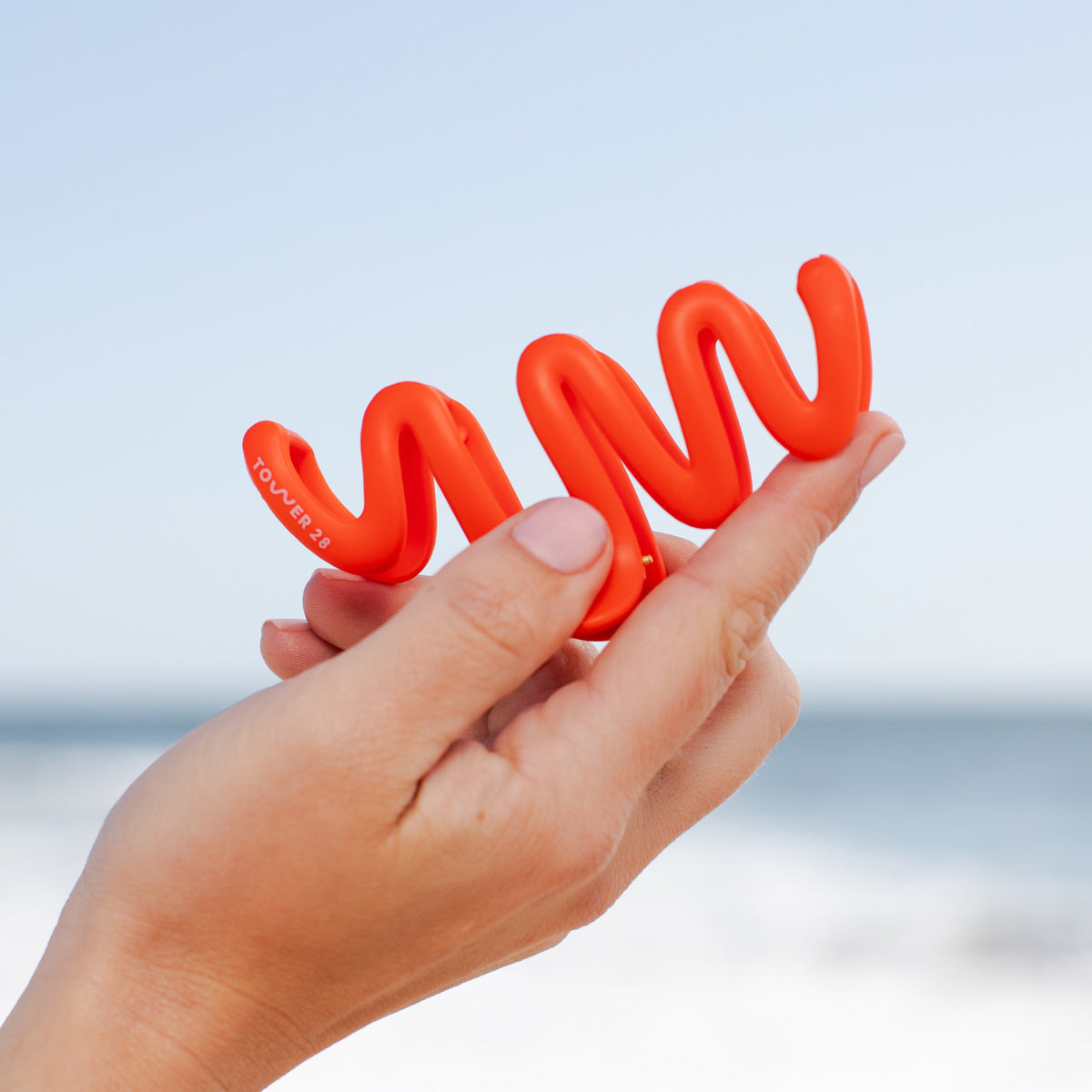 The ‘W’ Claw Clip A6